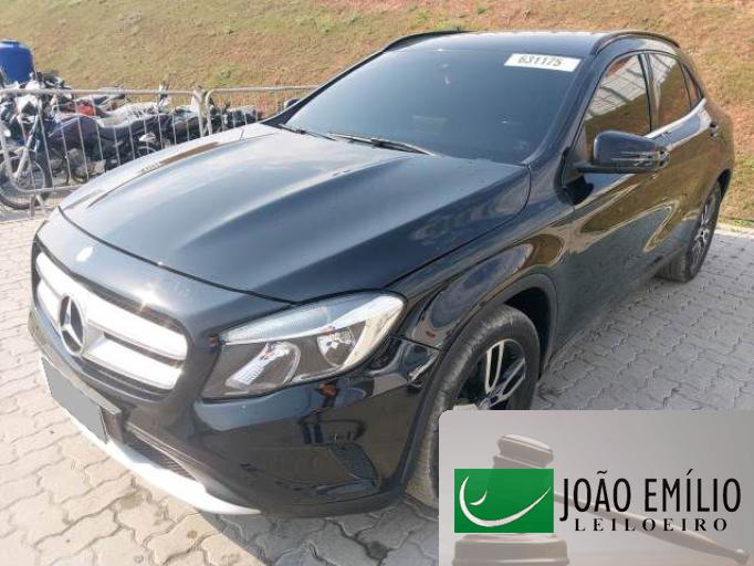 MERCEDES BENZ GLA 200 16/16